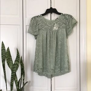 *BRAND NEW*nwt*lace short sleeve blouse